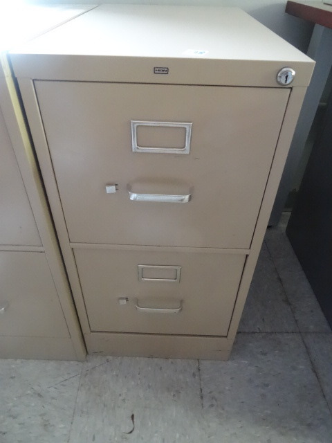 lot 198 image: 15 Metal 2 Drawer File Cabinet