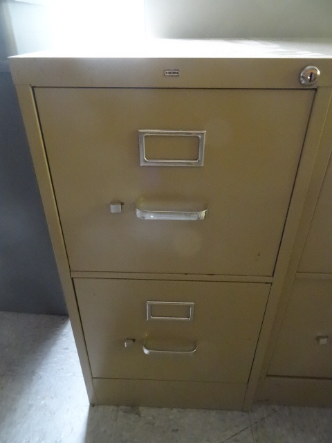lot 199 image: 15 Metal 2 Drawer File Cabinet