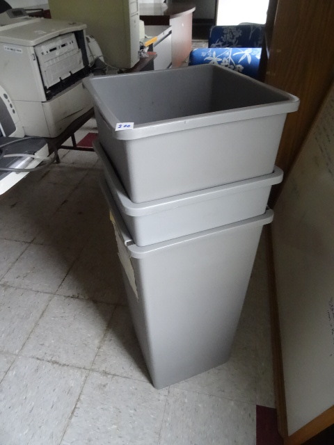 lot 200 image: 3 Plastic Garbage Cans