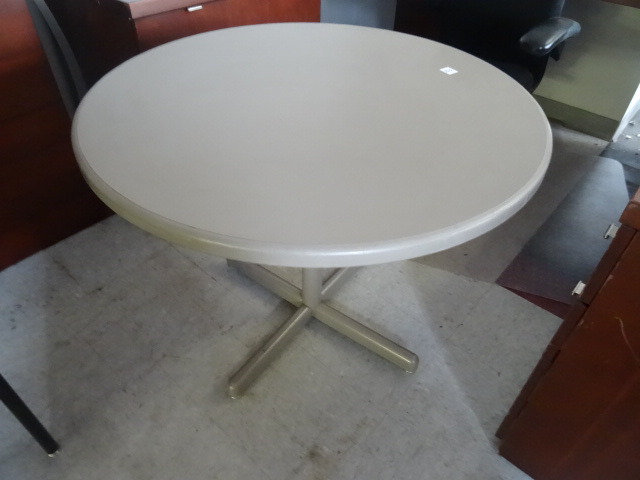 lot 225 image: 36 Round Metal Framed Table