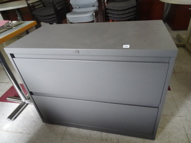 lot 226 image: 36 Metal 2 Drawer Lateral File