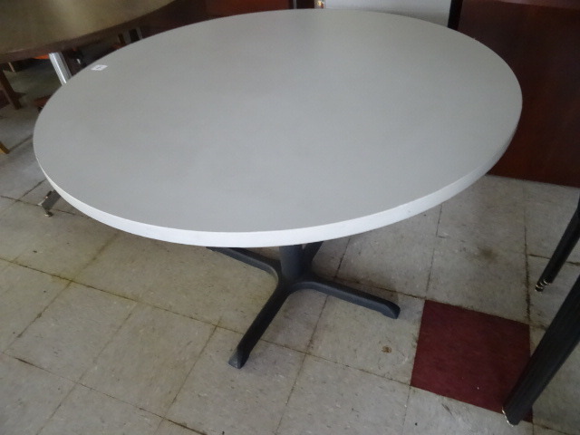 lot 252 image: 42 Round Metal Framed Table
