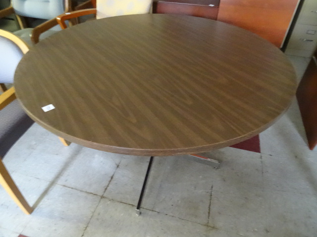lot 253 image: 48 Round Metal Framed Table