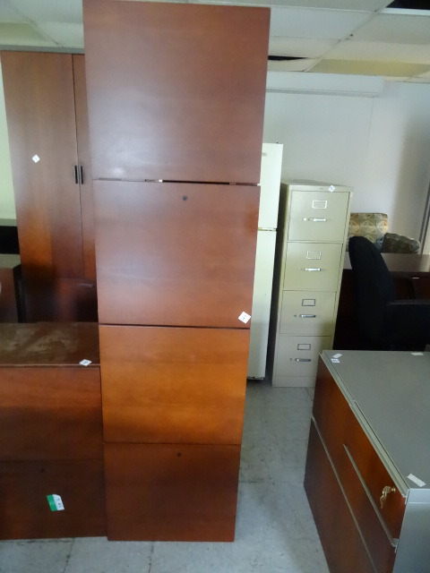lot 267 image: 4 Door Overhead Cabinet