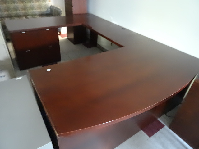 lot 269 image: U Shaped 3 Piece Office Desk