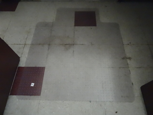 lot 271 image: 45 X 53 Chair Mat