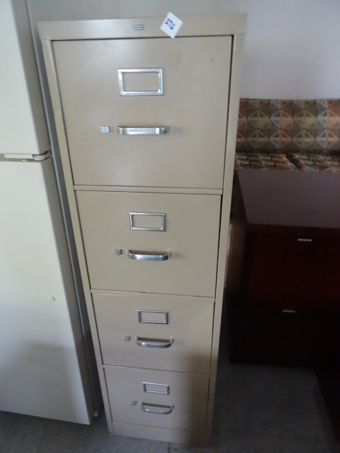 lot 272 image: 15 Metal 4 Drawer File Cabinet