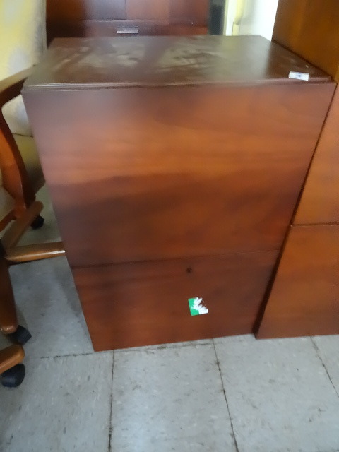 lot 275 image: 2 Door Wood Wall Hanging Cabinet