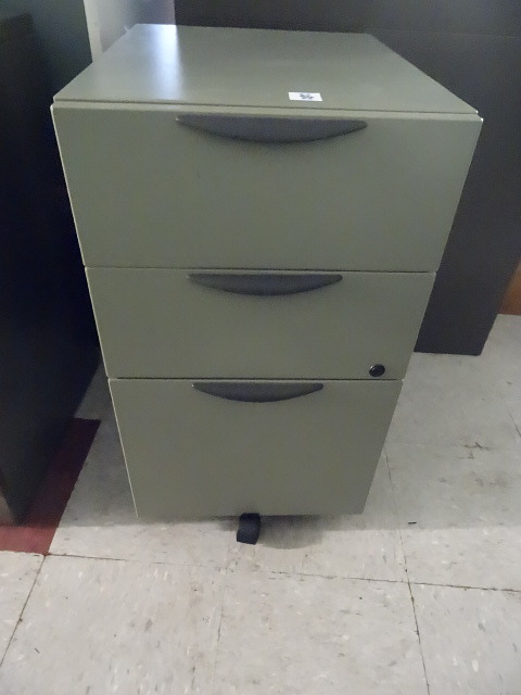 lot 282 image: Laminate 3 Drawer Cabinet on Wheels