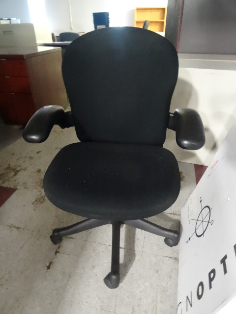 lot 289 image: Office Chair On Wheels