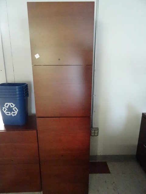 lot 291 image: 4 Door Overhead Cabinet