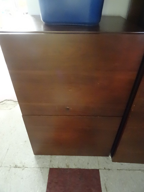 lot 292 image: 2 Door Wood Wall Hanging Cabinet