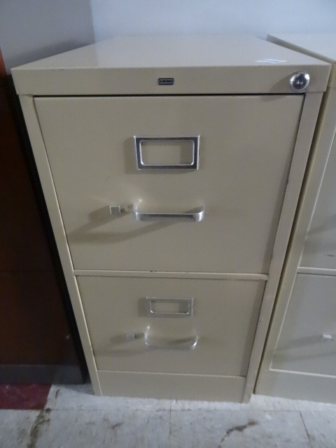 lot 298 image: 15 Metal 2 Drawer File Cabinet
