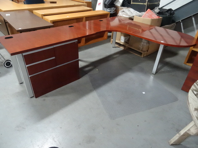 lot 304 image: L Shaped Office Desk 2 Piece