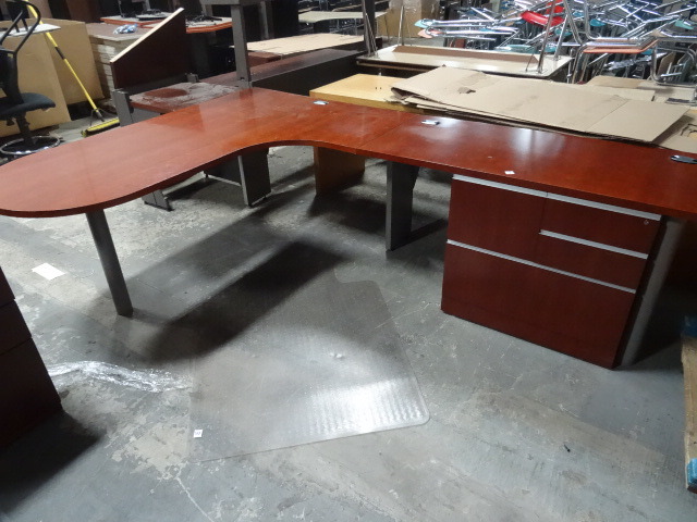 lot 333 image: L Shaped Office Desk 2 Piece