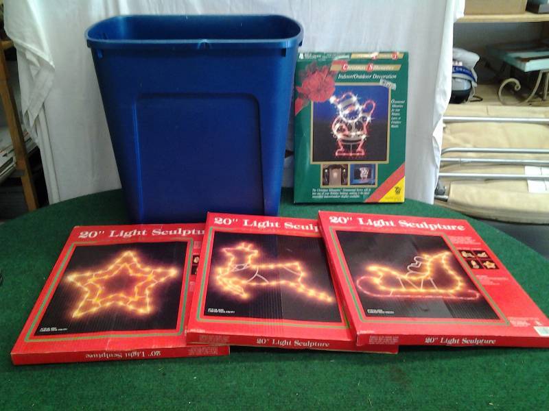 Tote & Lighted Christmas Decor