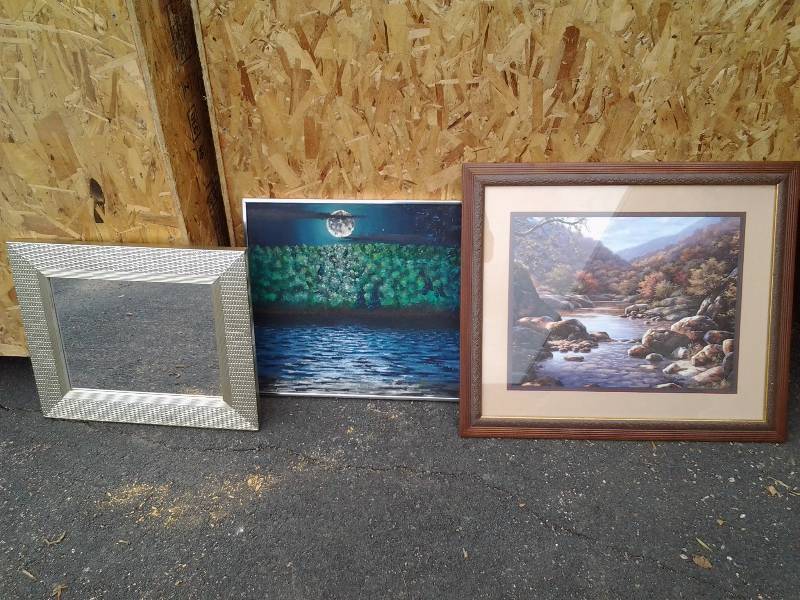 Mirror 20x17, Pictures