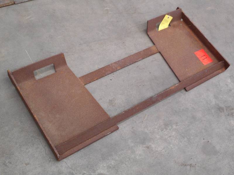 (1) Unused Universal Skidloader Att...