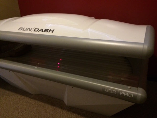 lot 1 image: Ergolone Sundash 332 Pro Red Light Therapy