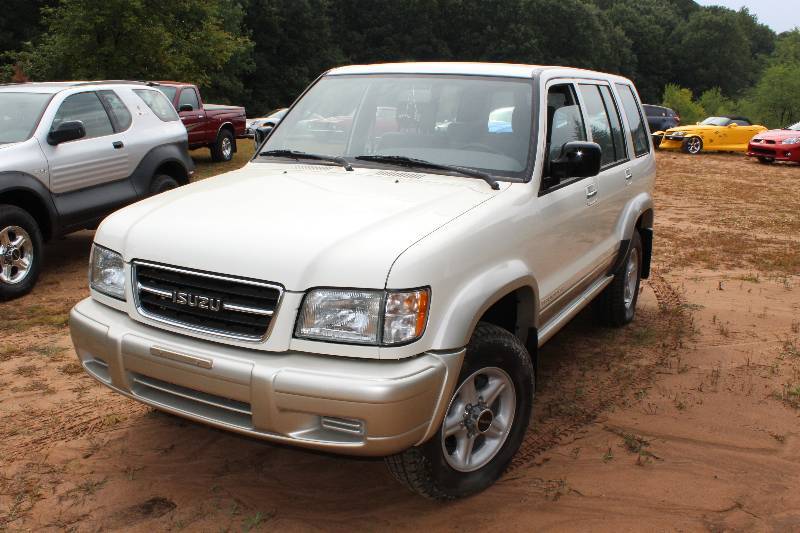 lot 11 image: 1999 Isuzu  Trooper