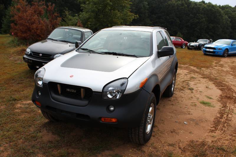 lot 13 image: 1999 Isuzu  VehiCross