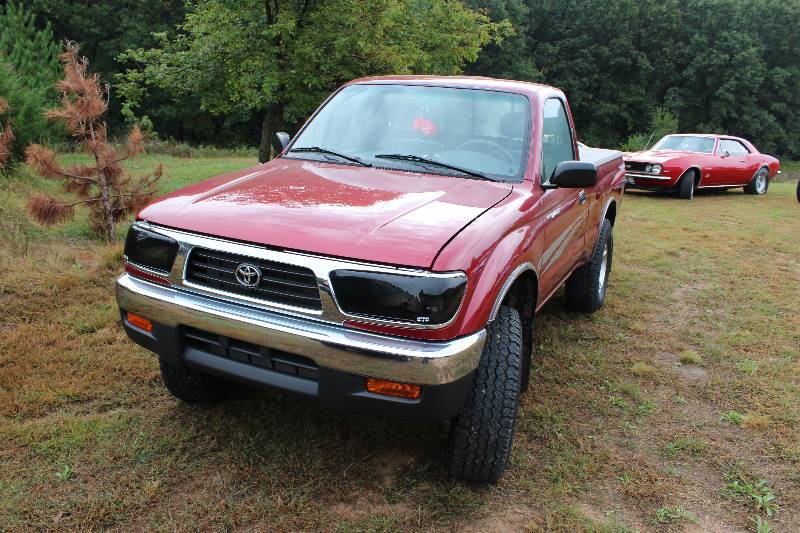 lot 14 image: 1995 Toyota Tacoma Pickup