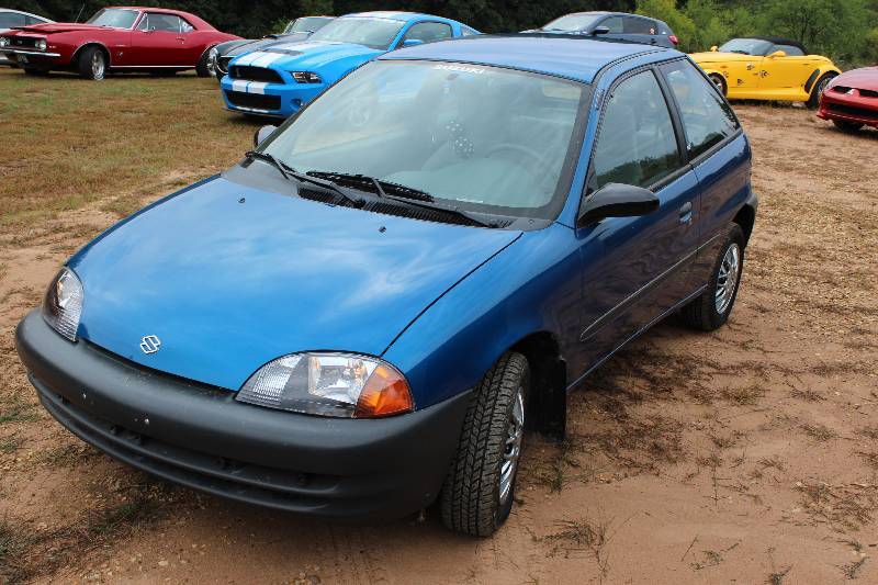 lot 9 image: 2000 Suzuki Swift