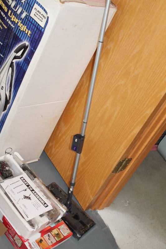 lot 360 image: Swivel Sweeper Touchless Sweeper wReplacement Sweepers.