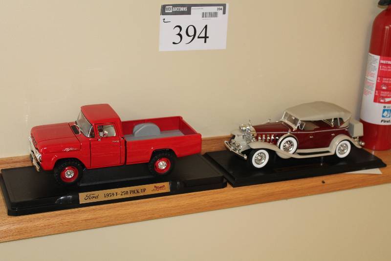 lot 394 image: Lot of (2) Collectible Toy Cars Including