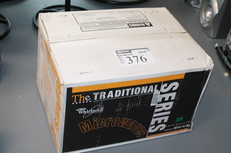 lot 376 image: Whirpool The Tradition Series Microwave MT4110SP 23 x 18 x 15 Box.