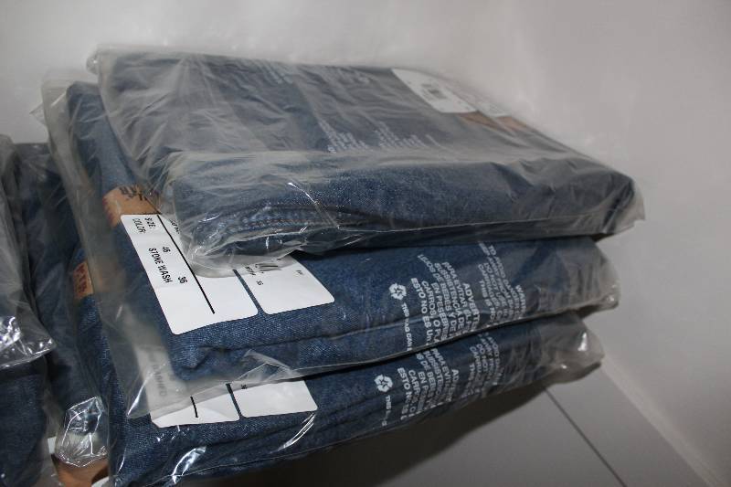 lot 513 image: Lot of (5) Walls 46 x 36 Jean Pants.