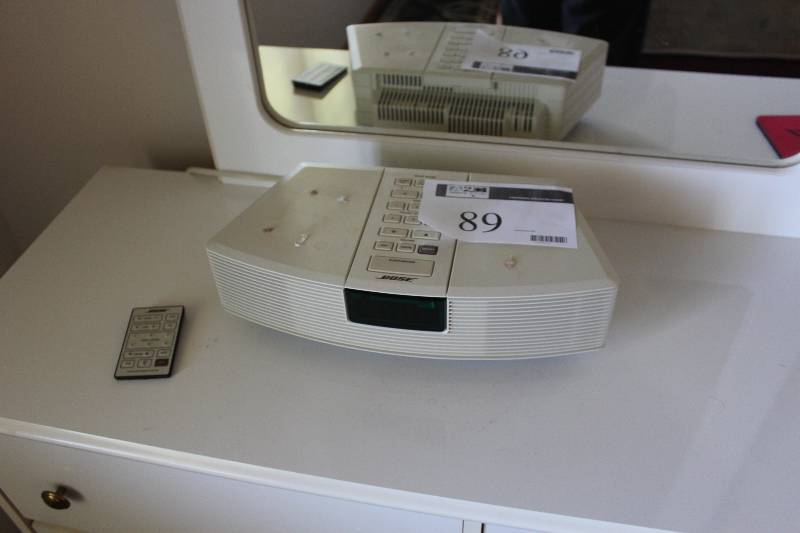 lot 89 image: Bose Speaker Unit.