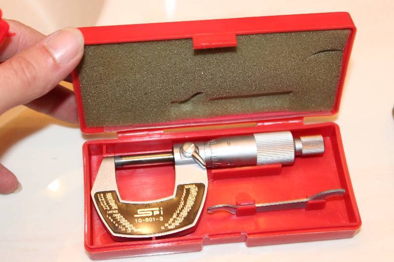 lot 93 image: Metal Case wMeasuring Caliper 10-601-3 0-1 .0001.