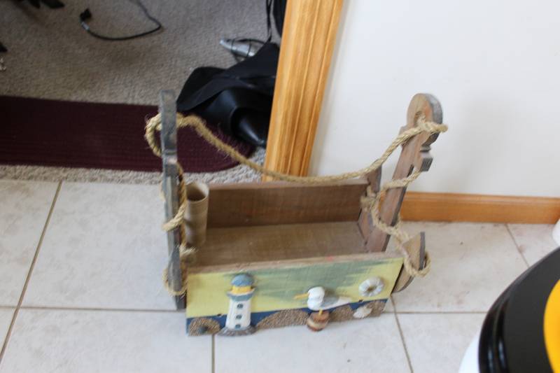lot 514 image: Decorative Toilet Paper Roll Holder Wooden.