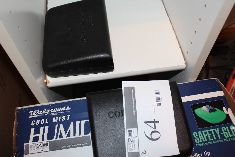lot 64 image: Lot of (2) Electric Shaver wCase.