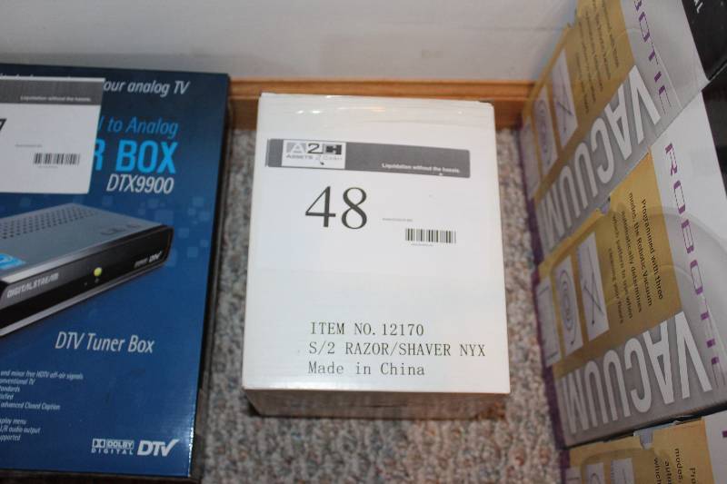 lot 48 image: New In Box, Electric ShaverRazor.