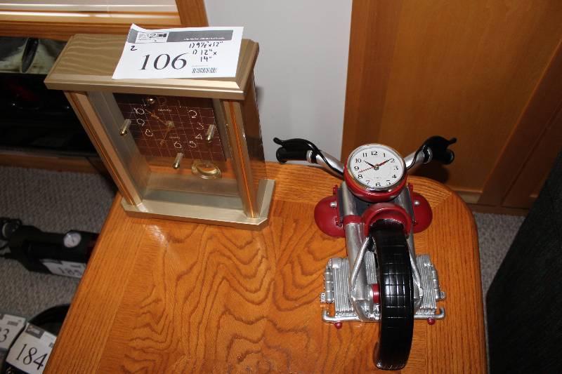 lot 106 image: Lot of (2) Decorative Clocks 9.5 x 12 12 x 14.