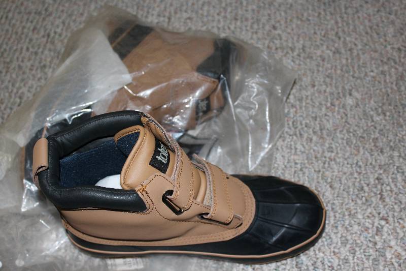 lot 181 image: Winter Boots Size 12W.