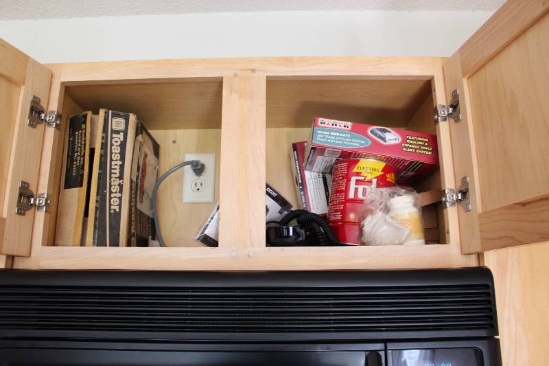 lot 233 image: Contents of Cupboard Including Rocky Mountain Radar Laser Detector & Scrambler Toastmaster And More.