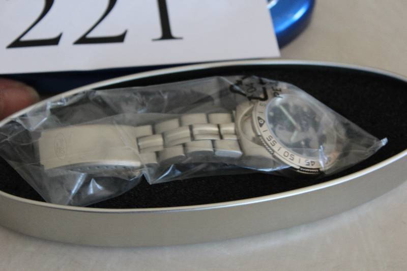lot 221 image: Shelby Cobra Watch.