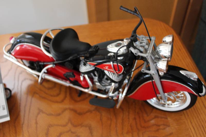 lot 195 image: Collectible Toy Indian Chief Motorcycle.