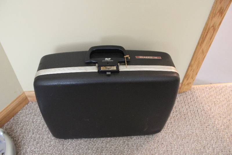 lot 260 image: Classic 12 Typewriter wCase.