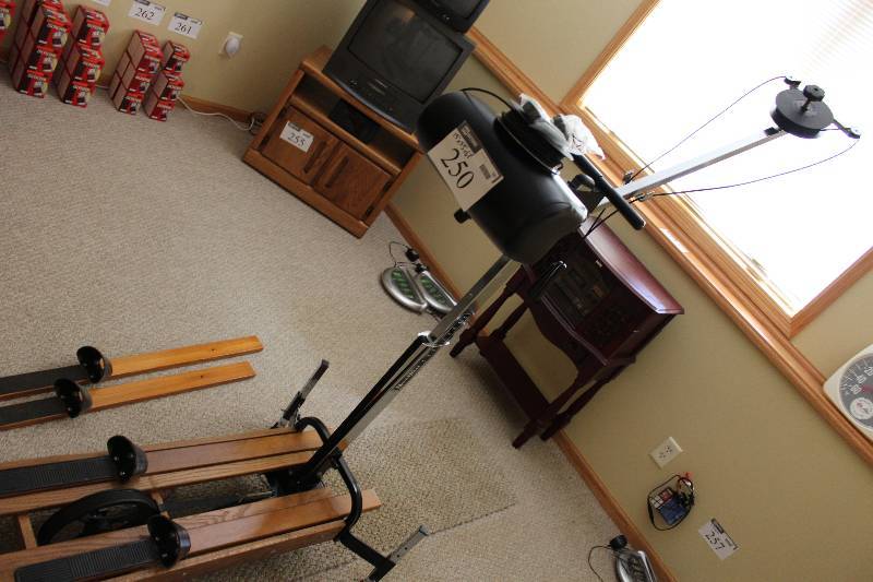 lot 250 image: Nordic Track Exercise Machine 13 x 53 x 67.