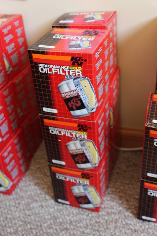 lot 264 image: Lot of (6) K & N Performance Gold Oil Filters.