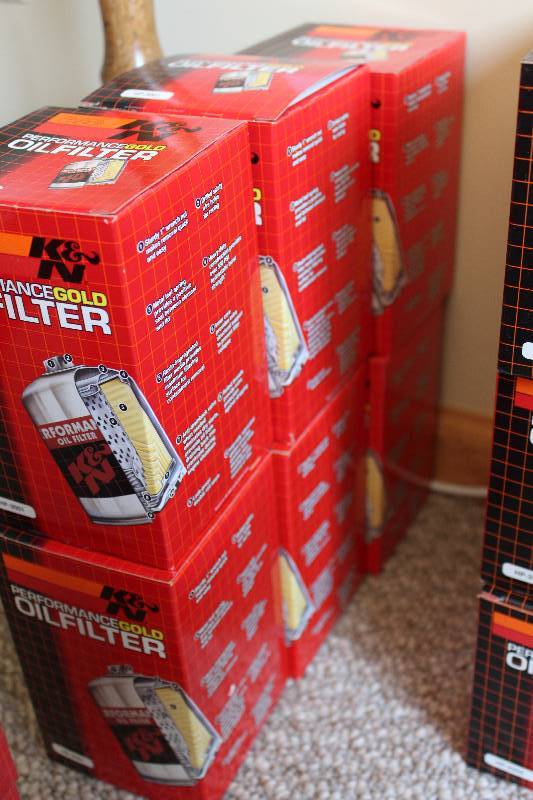 lot 266 image: Lot of (6) K & N Performance Gold Oil Filters.