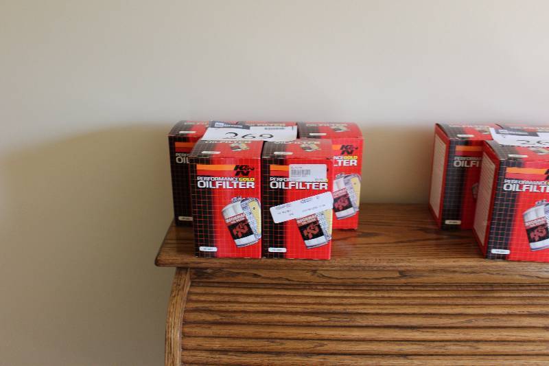 lot 269 image: Lot of (5) K & N Performance Gold Oil Filters.