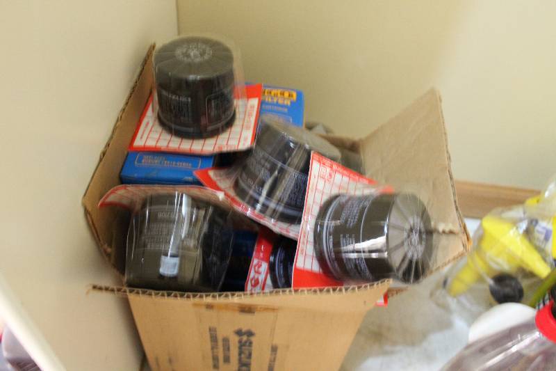 lot 334 image: Box Lot of Miscellaneous Oil Filters.