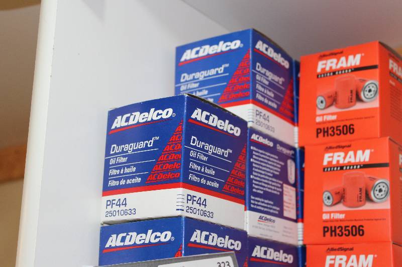 lot 323 image: Shelf Lot of AC Delco PF44.