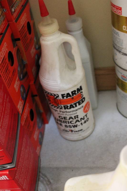lot 330 image: Farm Rated Gear Lubricant 85W-140.