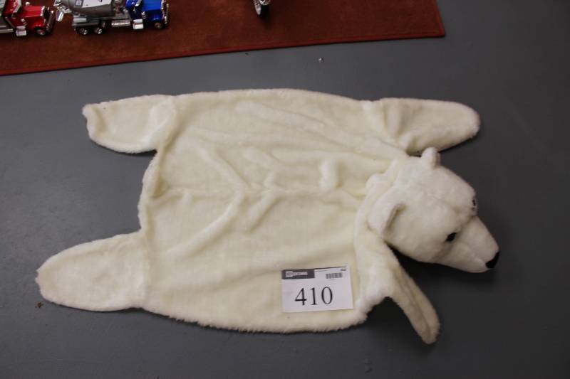 lot 410 image: Polar Bear Rug.